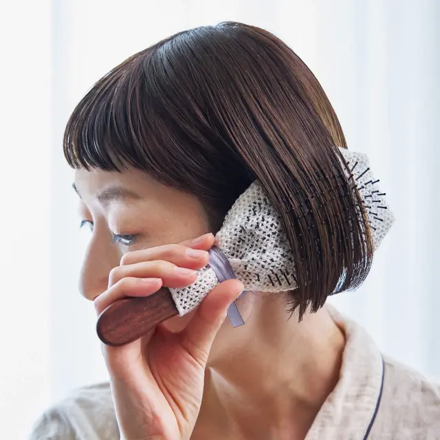 国産シルク100%のヘアブラシカバー - 上州絹屋