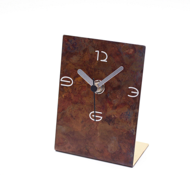 銅器着色のスタンド型時計 time and space - モメンタムファクトリーOrii -