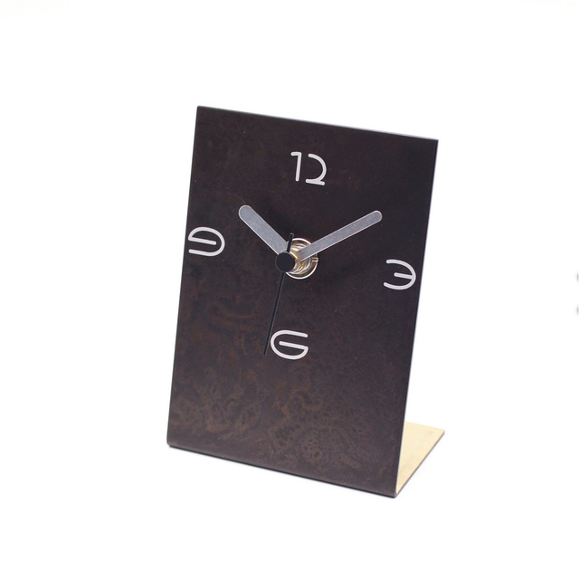 銅器着色のスタンド型時計 time and space - モメンタムファクトリーOrii -