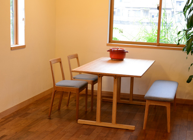 テオリ  ウィングテーブル