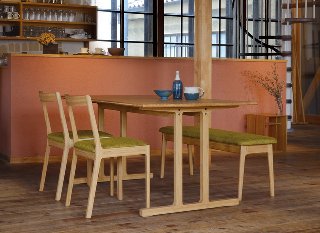 テオリ  ウィングテーブル