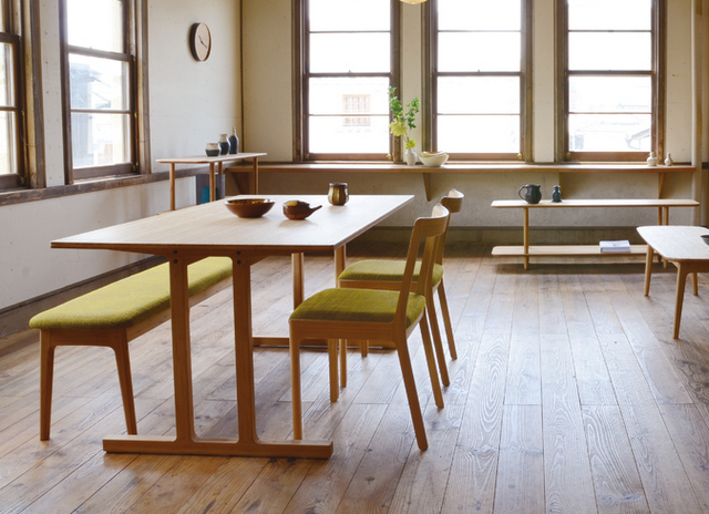 テオリ  ウィングテーブル