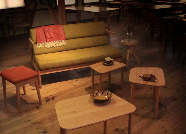 2人用の出入りしやすいソファ ブランチソファ -テオリ（TEORI）