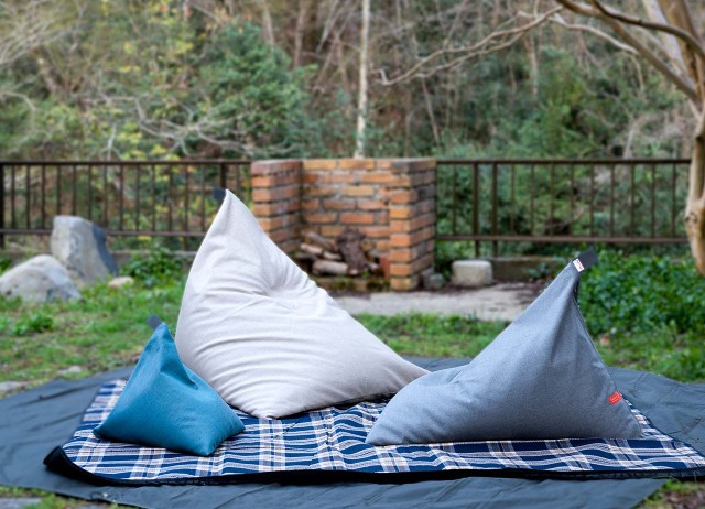 テトラ / NATURA | ベランダやアウトドアでも使えるビーズクッション