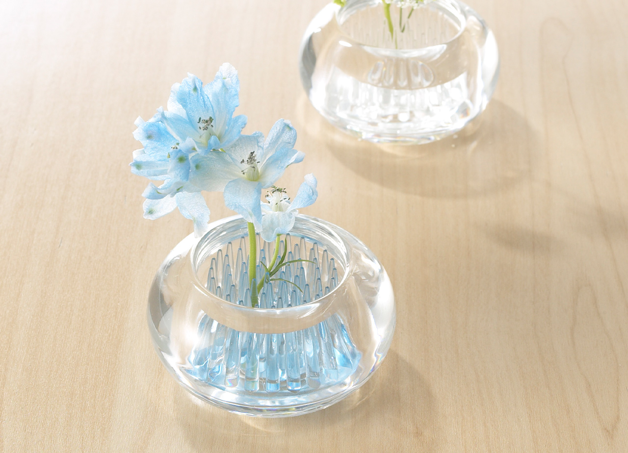 毎日の道が楽しくなる花器 ミチクサ | +d（プラスディー）高透明度で