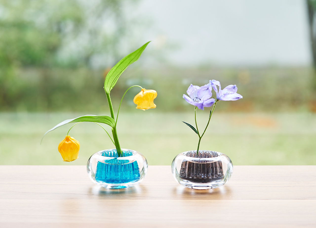 毎日の道が楽しくなる花器 ミチクサ | +d（プラスディー）高透明度で
