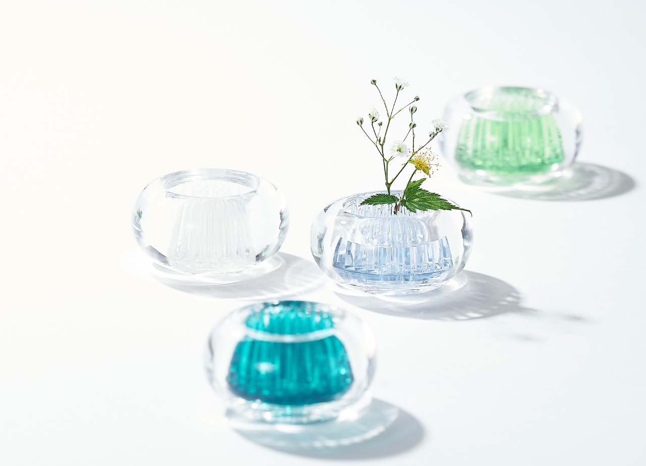 毎日の道が楽しくなる花器 ミチクサ | +d（プラスディー）高透明度で