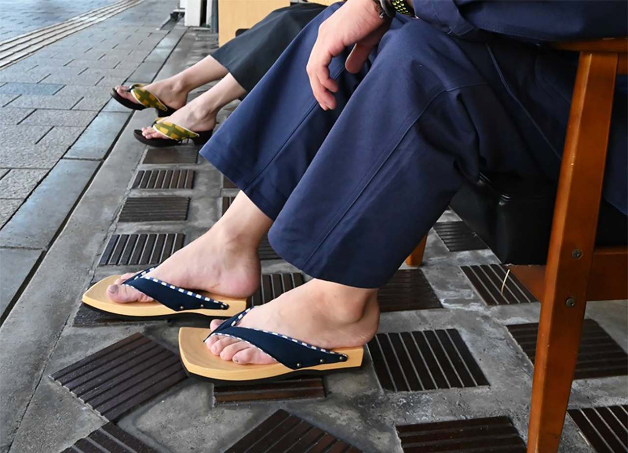 国産ひのきのデザイン下駄 「茶人」 - 水鳥工業