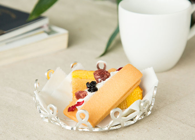 手で自在に変形できる 曲がる錫製の器 KAGO - 能作