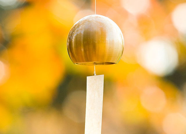 シンプルな形状が美しい風鈴 真鍮の風鈴 marumaru kakumaru - 能作