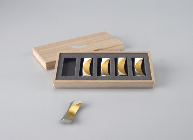 金箔の箸置 月 - 能作