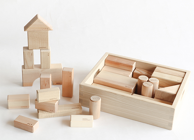 12種類以上の日本の木を使用している積木 寄木の積み木 木箱入り