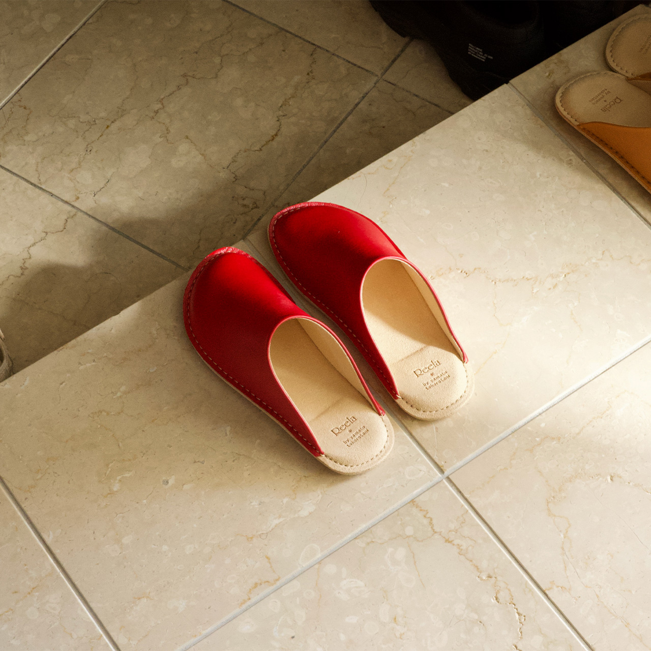 本革のルームシューズ / スリッパ | Reela