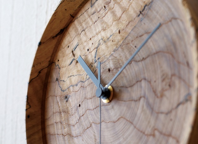 富山県産虫喰い楢 デザイン壁掛け時計 - RetRe