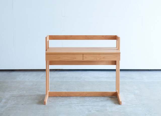 大人になっても使える無垢材の学習机 | MUCMOC - 杉工場