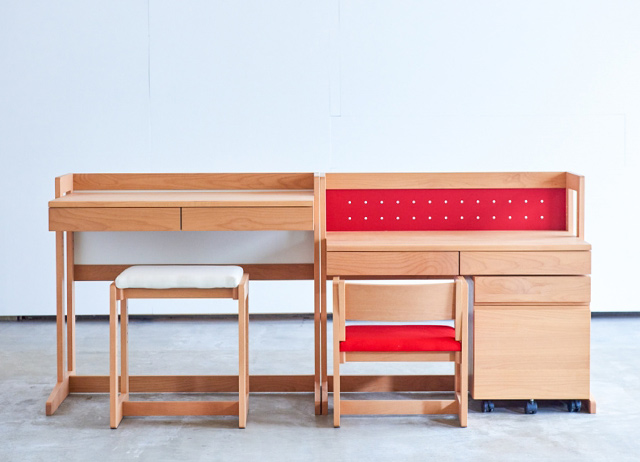 無垢材の学習机用チェア | MUCMOC - 杉工場