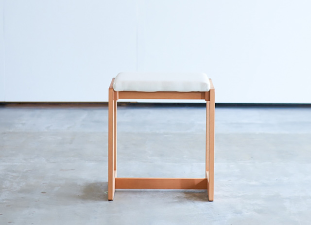 無垢材の学習机用チェア | MUCMOC - 杉工場