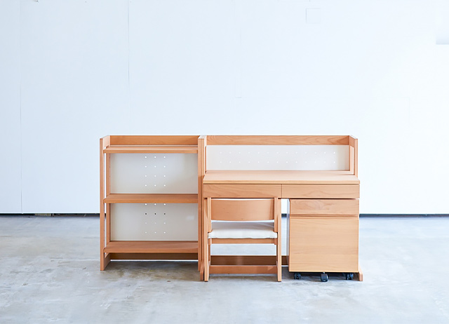 無垢材の学習机用ラック | MUCMOC - 杉工場