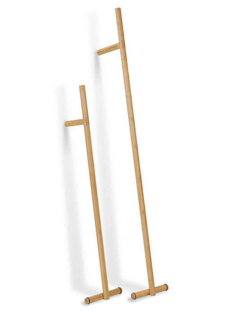 竹馬のようなコートハンガー「TAKEUMA タケウマ」 -テオリ TEORI