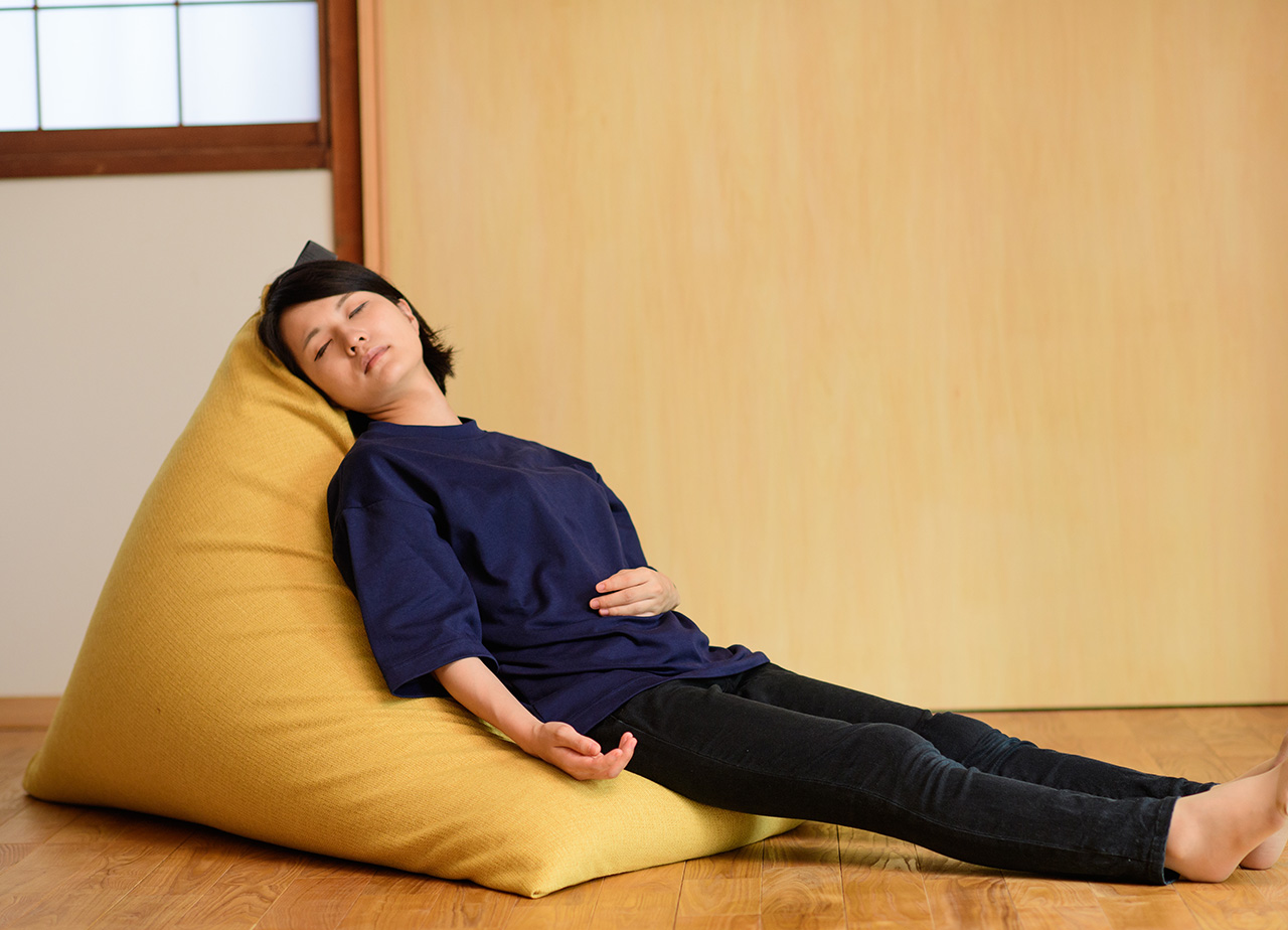 ビーズクッション tetra テトラ BIG 大東寝具工業 ビーズクッション」 tetra ｜ CRAHUG