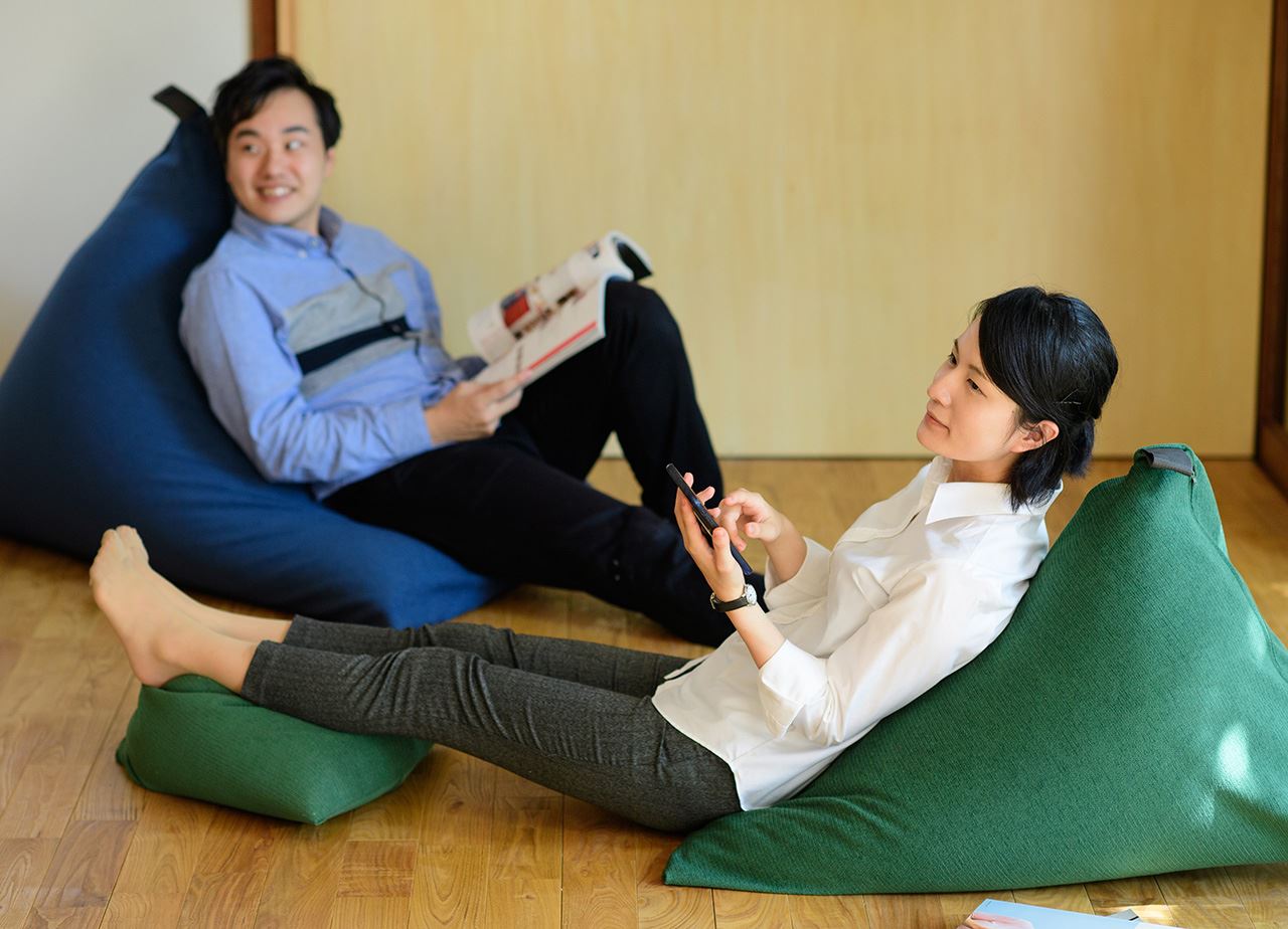 特大ビーズクッション｢Yogibo Max｣で、おうち時間を充実させたい 