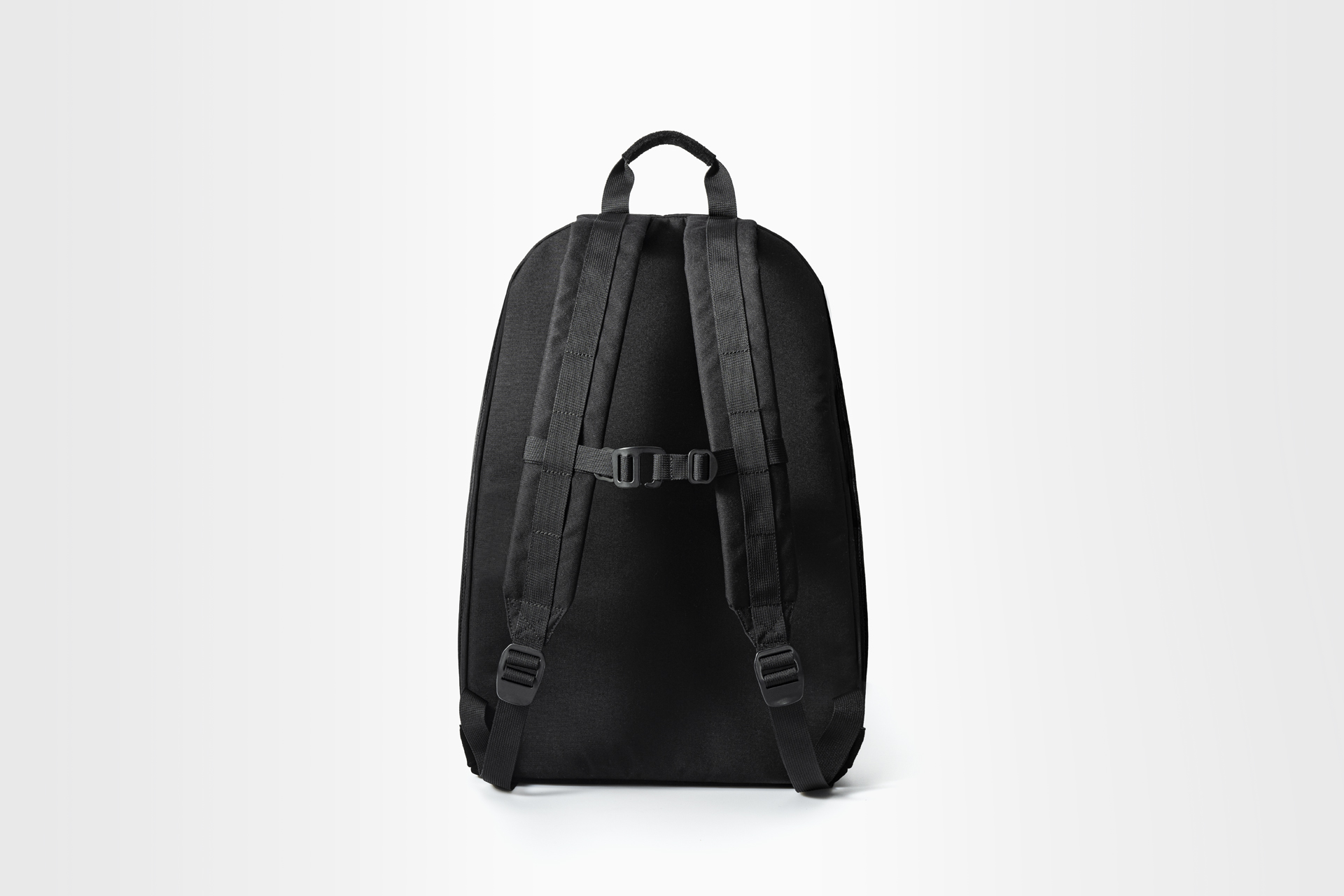 強靭かつ高機能 小分けも、連結もできる THE DAY PACK - THE