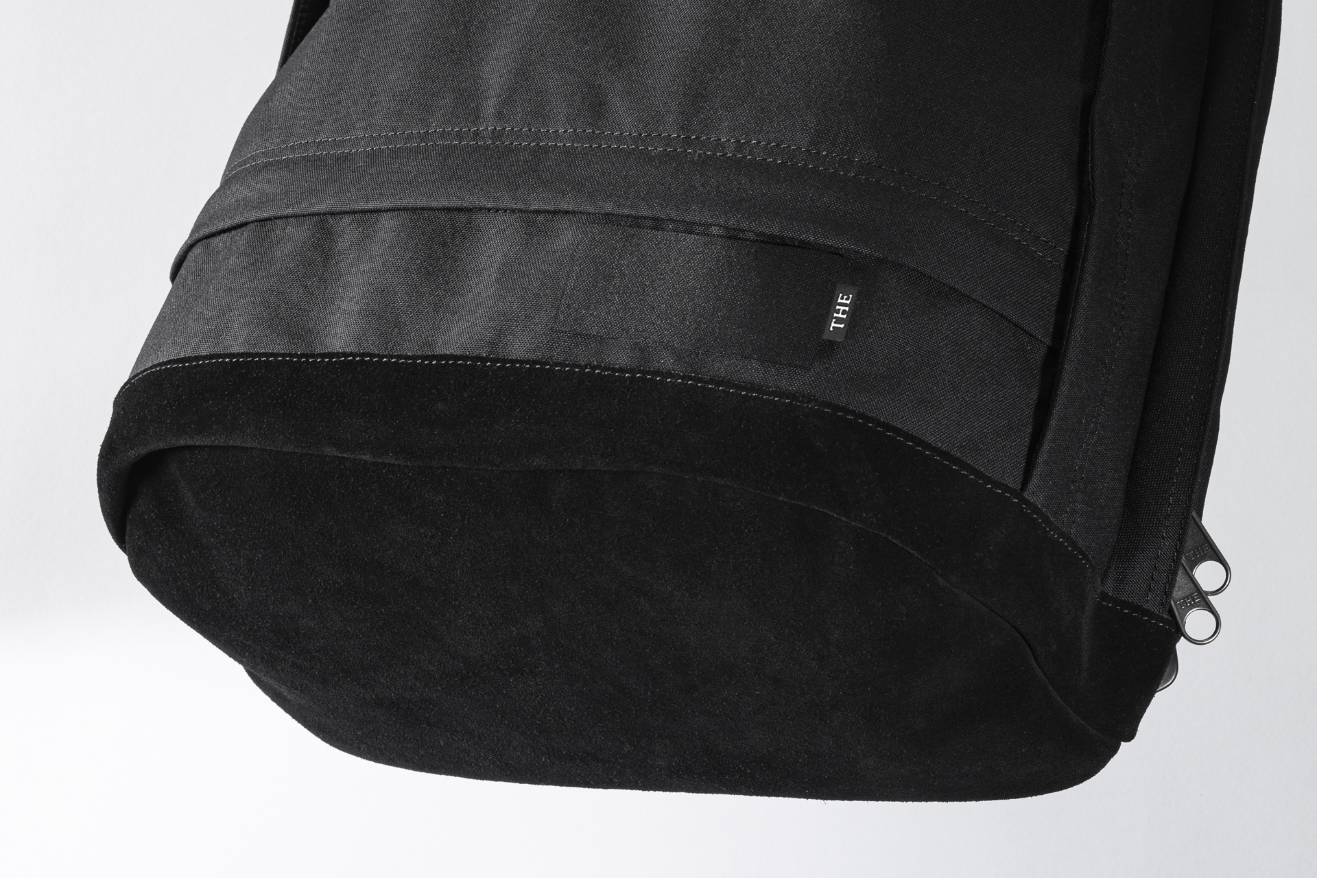 強靭かつ高機能 小分けも、連結もできる THE DAY PACK - THE