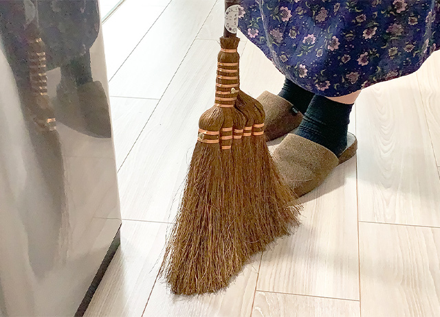 棕櫚箒 長柄 7玉 9玉|鬼毛 20年使える - 山本勝之助商店