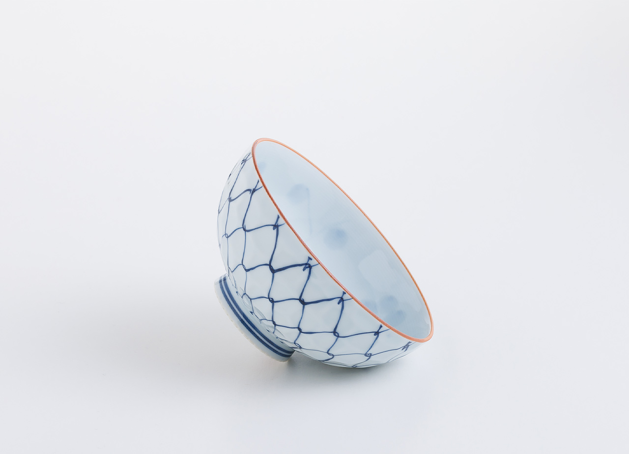 波佐見焼の茶碗 手描き網 | ロングセラーの縁起茶碗 - 山下陶苑