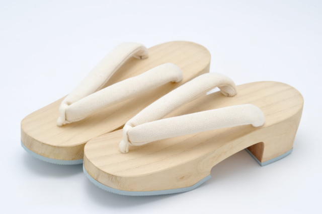 右近下駄（女性）生成り鼻緒