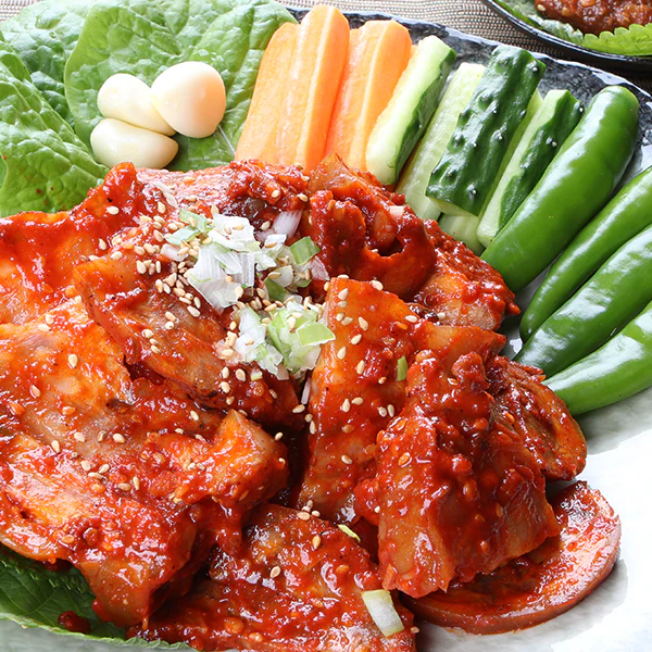 【人気!韓国食品】東大門 激辛! 王豚足 500g コラーゲンたっぷりで 焼酎のおつまみにぴったり もちもち ぷりぷり