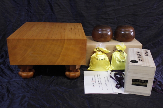 日向産本榧5.1寸柾盤＋日向産蛤碁石＋本桑碁器のセット　(SET-19002)