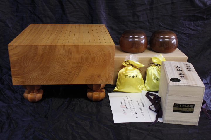 日向産本榧5.8寸柾盤＋日向産蛤碁石＋本桑碁器のセット　(SET-19001)