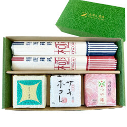 【厳選！詰め合わせセット】令和6年産 秋田県産 サキホコレ 300g、青森県産 青天の霹靂 300g、山形県産 つや姫 300g ＆ 稲庭うどん 160g×2袋（2箱セット）