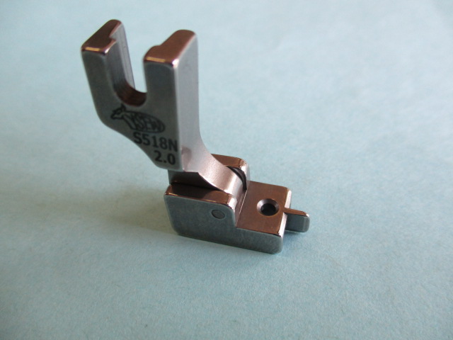 押え金　(コンシールファスナー付け用)