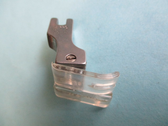 透明プラスチック(テフロンシート貼り)(右段付き押え)NRP