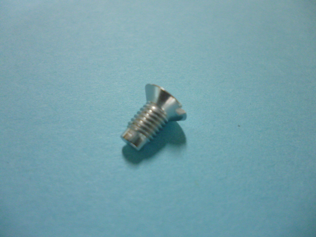 止めネジ　(針板止め)