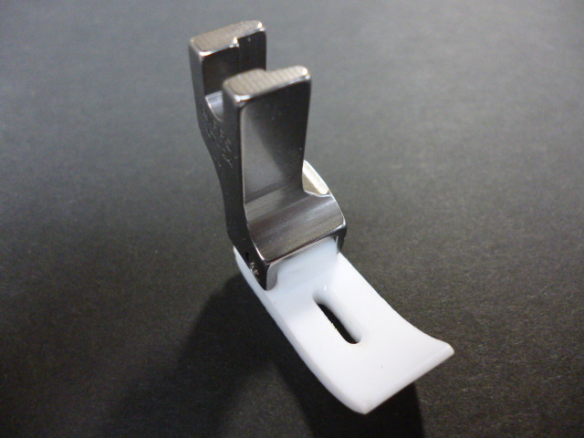 フッ素樹脂押え　(針送り用)  NT-24