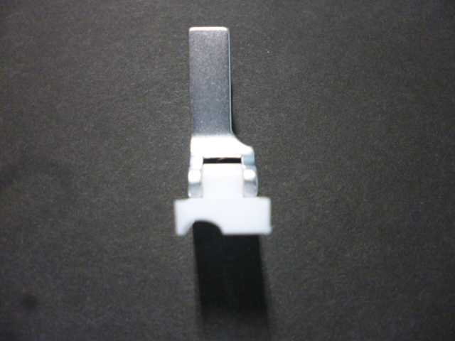 フッ素樹脂押え　(パイピング用)  NT-9