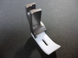 フッ素樹脂押え　(針送り用)  NT-24