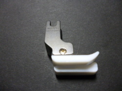 フッ素樹脂(右段付き押え)NRT