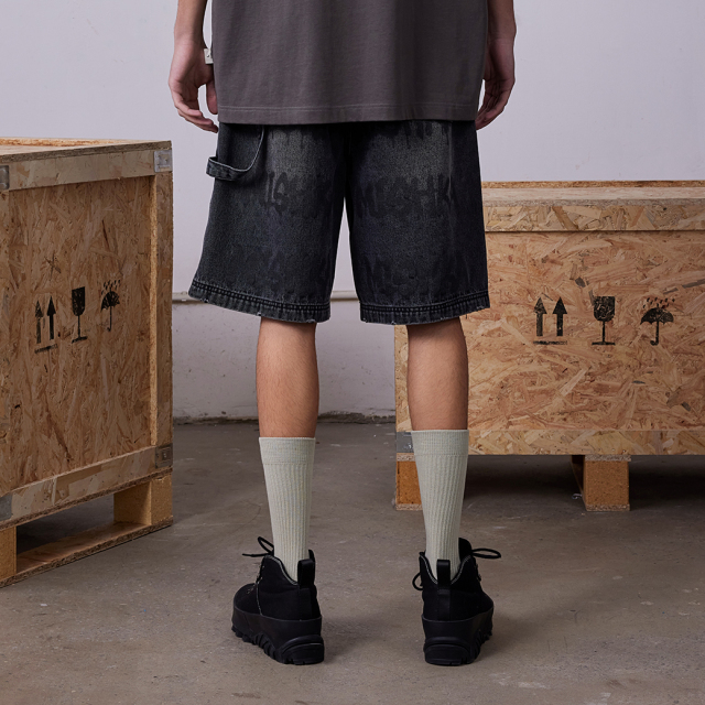SPRAY LOGO DENIM SHORTS (BLACK/M21200909)