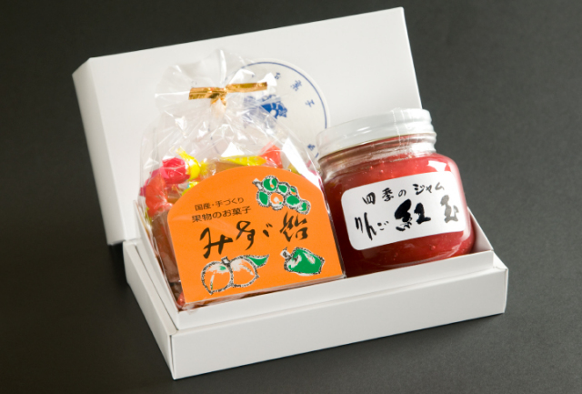 冬ギフト　飴入２個　角袋　りんご