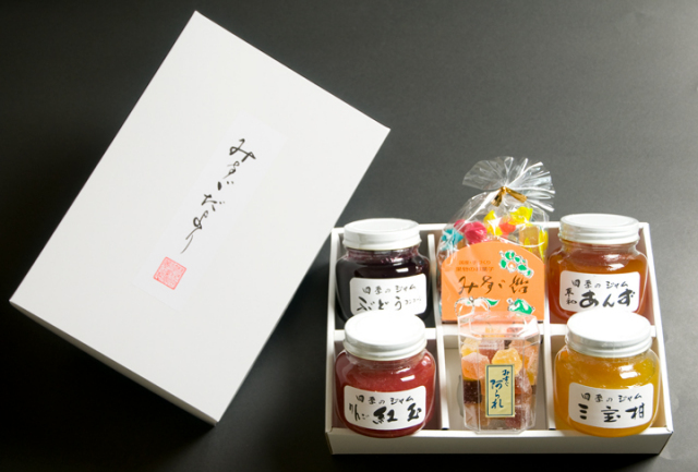 冬ギフト　だよりA　杏　三宝　ぶどう　りんご
