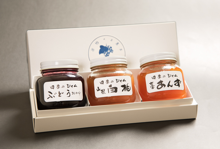 中瓶３本　ぶどう　白桃　あんず