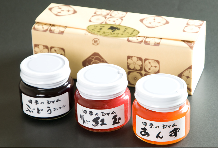 冬ギフト　小瓶３本　ぶどう　りんご　あんず