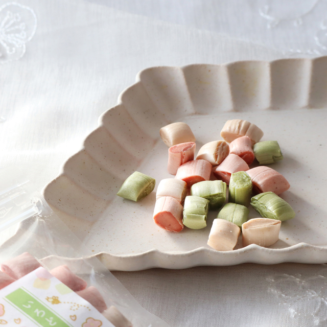 キャンディのように甘く rrr+ キンセン ラブリーキャンデー 100個入りは居酒屋で置く駄菓子