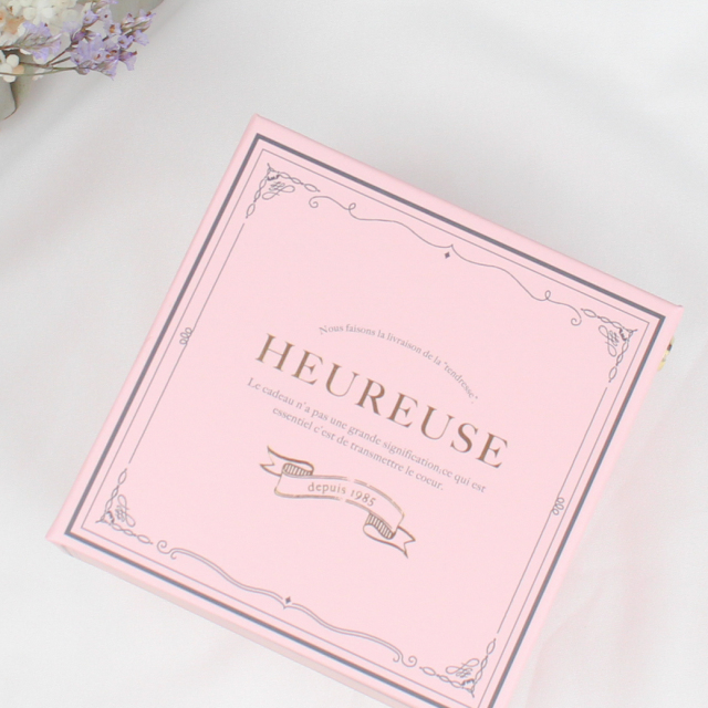 ピンク ギフトボックス