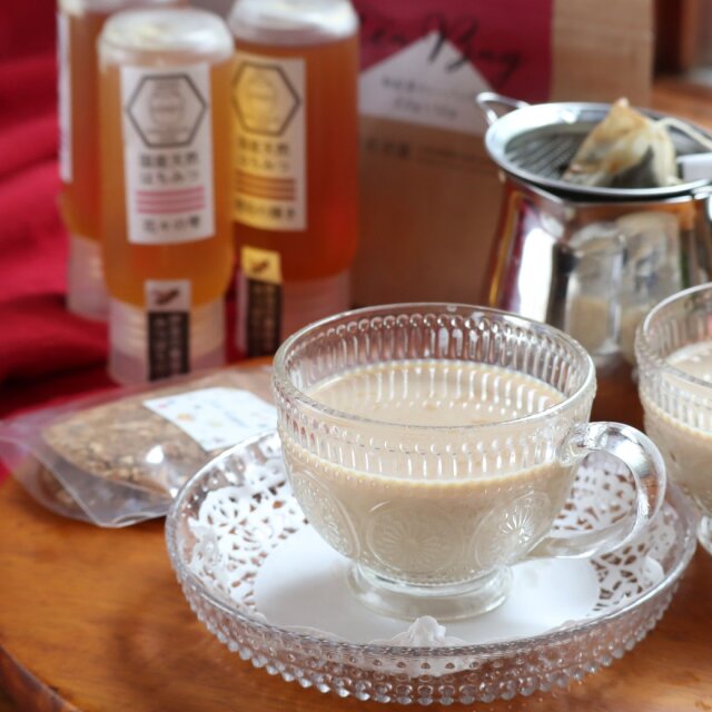 専用出品　チャイ茶葉計４つ＆チャイビスケット10個＆ビジネスクラスポーチ２個 再入荷】紅茶とスパイスのチャイセット みつばちのーと