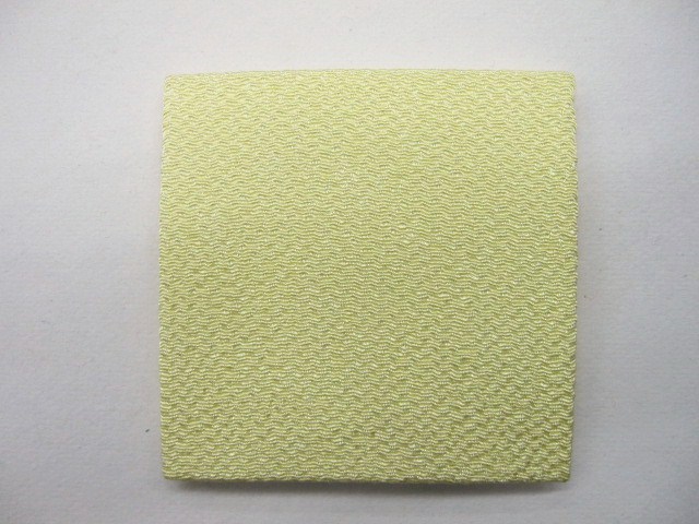 ちりめん生地 ★カット無地 ★No.16・クリーム ★ちりめん細工や小物手芸に最適 ★サイズ33cm×23cm ★材質・レーヨン [ch-0016]